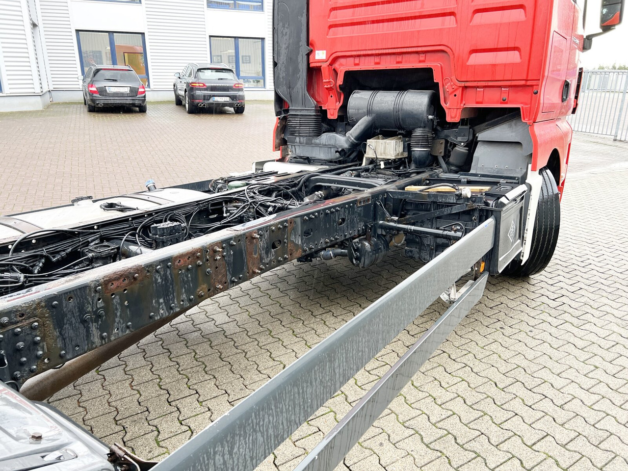 İç mekan fotoğrafi 1: Şasi kamyon MAN TGX 26.440 6x2-2 LL TGX 26.440 6x2-2 LL, Lenk-Liftachse