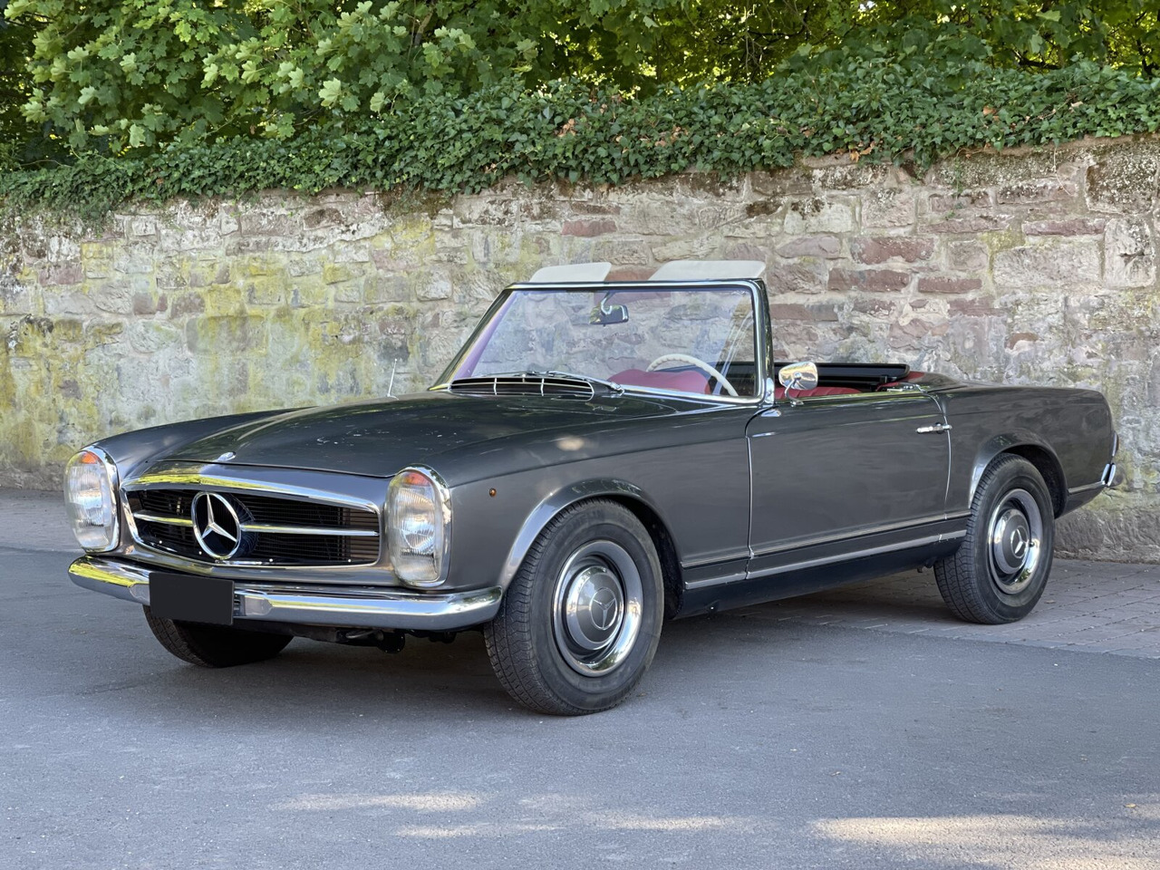 Mercedes-Benz 230 SL Pagode mit Hard-Top und Stehendem Reserverad - W113 230 SL Pagode mit Hard-Top und Stehendem Reserverad - W113 - Binek araba: fotoğraf 1 Mercedes-Benz 230 SL Pagode mit Hard-Top und Stehendem Reserverad - W113 230 SL Pagode mit Hard-Top und Stehendem Reserverad - W113 - Binek araba: fotoğraf 1