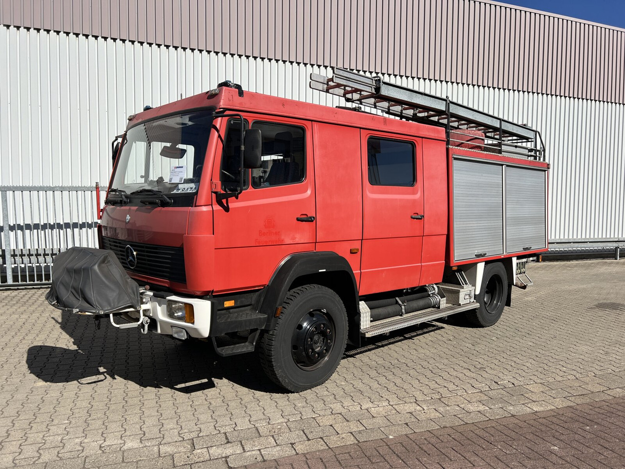 Mercedes-Benz 917 AF 4x4 Doka 917 AF 4x4 Doka, TLF 16-TS - Ambulans arabası: fotoğraf 1 Mercedes-Benz 917 AF 4x4 Doka 917 AF 4x4 Doka, TLF 16-TS - Ambulans arabası: fotoğraf 1