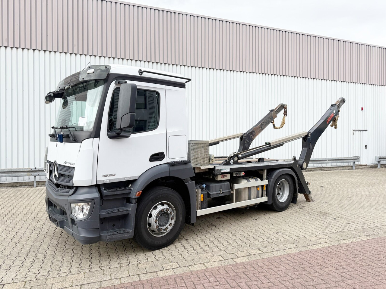 Mercedes-Benz Actros 1832 L 4x2 Actros 1832 L 4x2, Navi, MultimediaCockpit, Funk - Hidrolift kamyon: fotoğraf 1 Mercedes-Benz Actros 1832 L 4x2 Actros 1832 L 4x2, Navi, MultimediaCockpit, Funk - Hidrolift kamyon: fotoğraf 1