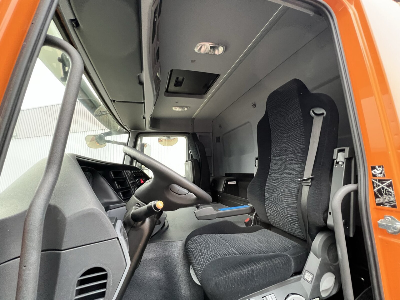 İç mekan fotoğrafi 1: Yeni Şasi kamyon Mercedes-Benz Actros 2141 K 4x2 Actros 2141 K 4x2