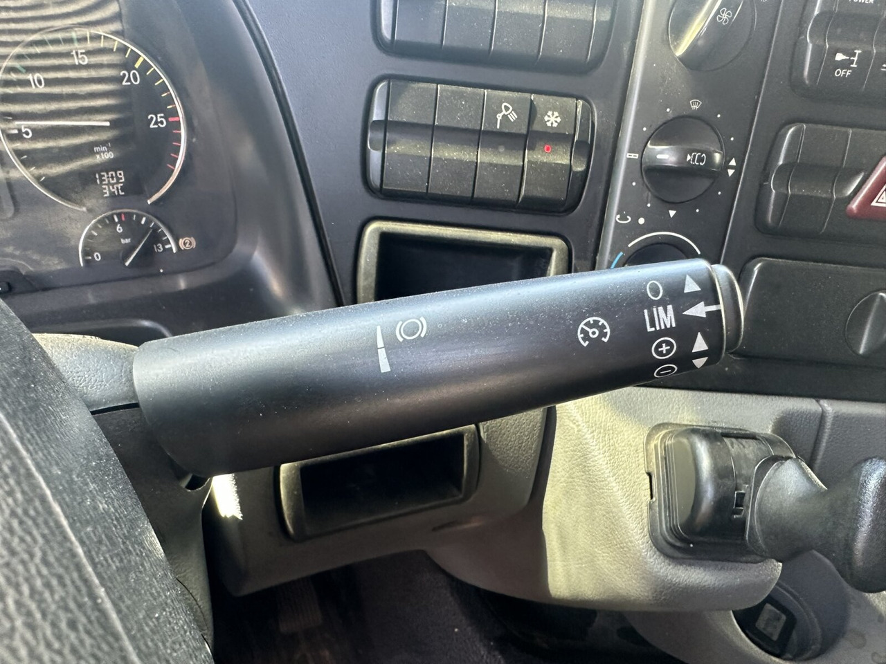 Mercedes-Benz Actros 2532 L 6x2 Actros 2532/41 L 6x2, EEV, Lenkachse - Şasi kamyon: fotoğraf 4 Mercedes-Benz Actros 2532 L 6x2 Actros 2532/41 L 6x2, EEV, Lenkachse - Şasi kamyon: fotoğraf 4