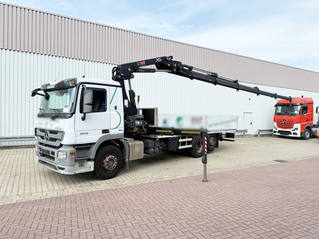 Mercedes-Benz Actros 2532 L 6x2 Actros 2532 L 6x2, Liftachse, Kran Hiab 244EP-5 HiDuo, Funk - Vinçli kamyon, Sal/ Açık kasa kamyon: fotoğraf 1 Mercedes-Benz Actros 2532 L 6x2 Actros 2532 L 6x2, Liftachse, Kran Hiab 244EP-5 HiDuo, Funk - Vinçli kamyon, Sal/ Açık kasa kamyon: fotoğraf 1