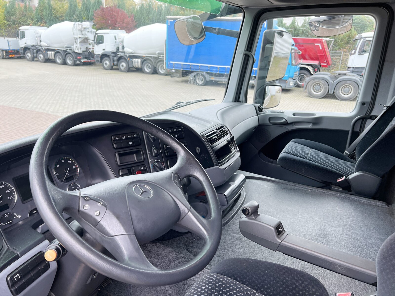 Mercedes-Benz Actros 2532 L 6x2 Actros 2532 L 6x2, Liftachse, LBW Dhollandia - Kapalı kasa kamyon: fotoğraf 2 Mercedes-Benz Actros 2532 L 6x2 Actros 2532 L 6x2, Liftachse, LBW Dhollandia - Kapalı kasa kamyon: fotoğraf 2