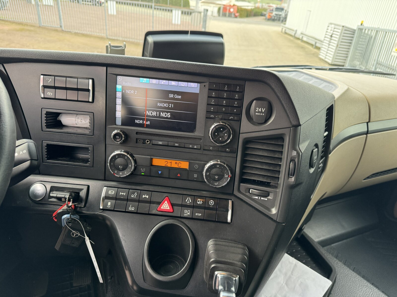 Mercedes-Benz Actros 2545 L 6x2 Actros 2545 L 6x2/46, Retarder, Lenk-/Liftachse, StreamSpace, Navi - Kancalı yükleyici kamyon: fotoğraf 5 Mercedes-Benz Actros 2545 L 6x2 Actros 2545 L 6x2/46, Retarder, Lenk-/Liftachse, StreamSpace, Navi - Kancalı yükleyici kamyon: fotoğraf 5