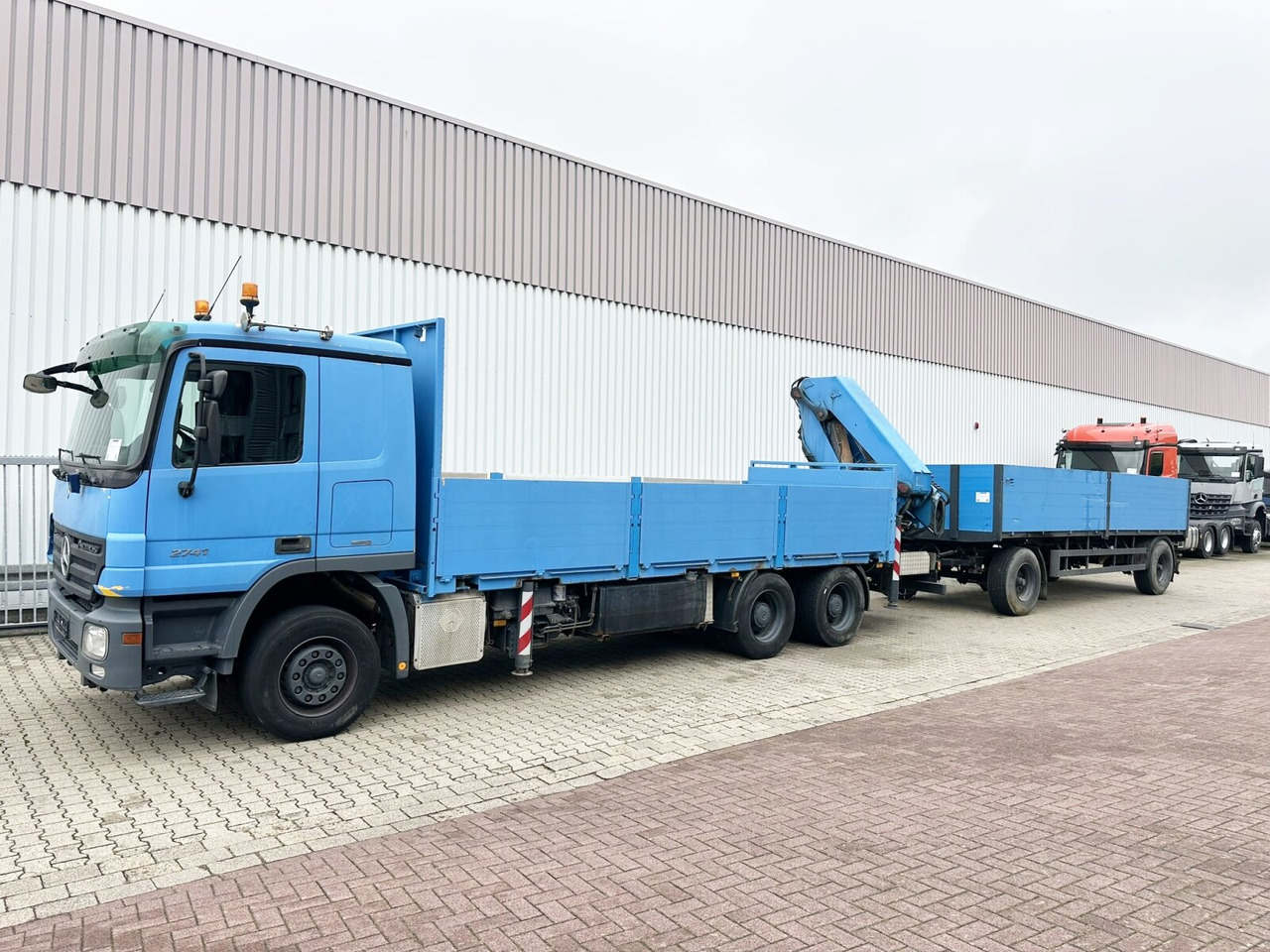 Mercedes-Benz Actros 2741 L 6x4 Actros 2741 L 6x4, Twist-Lock ausz. auf 3m, Heckkran Palfinger PK 42502-D, Funk - Sal/ Açık kasa kamyon, Vinçli kamyon: fotoğraf 5 Mercedes-Benz Actros 2741 L 6x4 Actros 2741 L 6x4, Twist-Lock ausz. auf 3m, Heckkran Palfinger PK 42502-D, Funk - Sal/ Açık kasa kamyon, Vinçli kamyon: fotoğraf 5