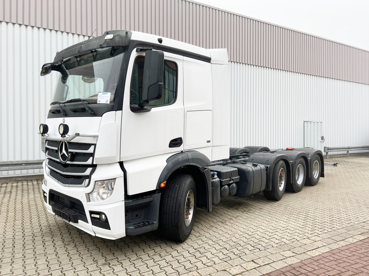 Mercedes-Benz Actros 3551 L 8x2/4 Actros 3551 L 8x2/4, Vorlauflenkachse, Doppelbereifte Nachlaufliftachse - Şasi kamyon: fotoğraf 1 Mercedes-Benz Actros 3551 L 8x2/4 Actros 3551 L 8x2/4, Vorlauflenkachse, Doppelbereifte Nachlaufliftachse - Şasi kamyon: fotoğraf 1