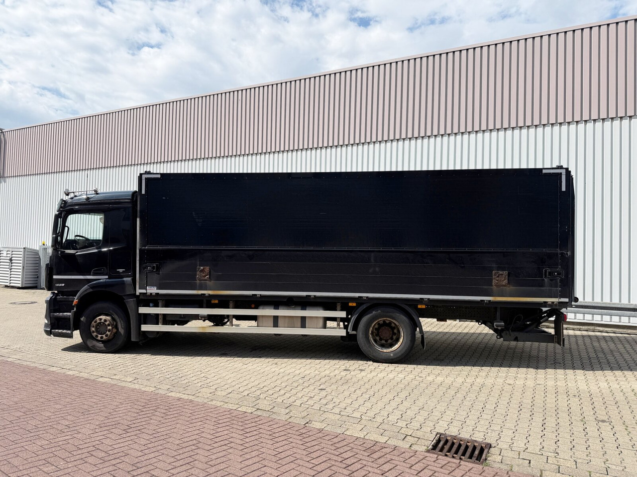 Mercedes-Benz Antos 1836 L 4x2 Antos 1836 L 4x2, Getränkekoffer, LBW Dautel - Kapalı kasa kamyon: fotoğraf 2 Mercedes-Benz Antos 1836 L 4x2 Antos 1836 L 4x2, Getränkekoffer, LBW Dautel - Kapalı kasa kamyon: fotoğraf 2