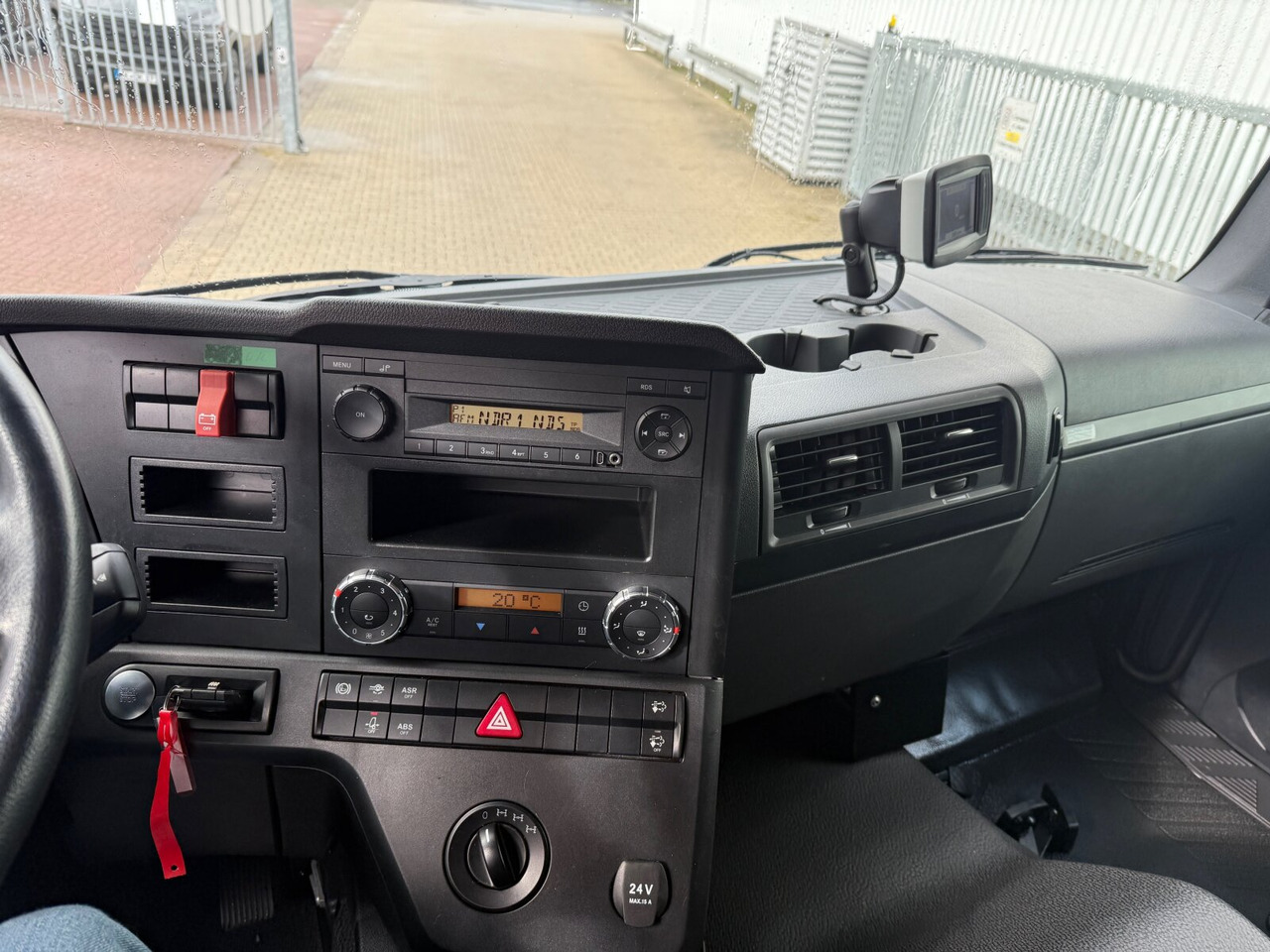 Mercedes-Benz Arocs 1827/30 A 4x4 Arocs 1827/30 A 4x4, Ex-! - Sal/ Açık kasa kamyon: fotoğraf 2 Mercedes-Benz Arocs 1827/30 A 4x4 Arocs 1827/30 A 4x4, Ex-! - Sal/ Açık kasa kamyon: fotoğraf 2