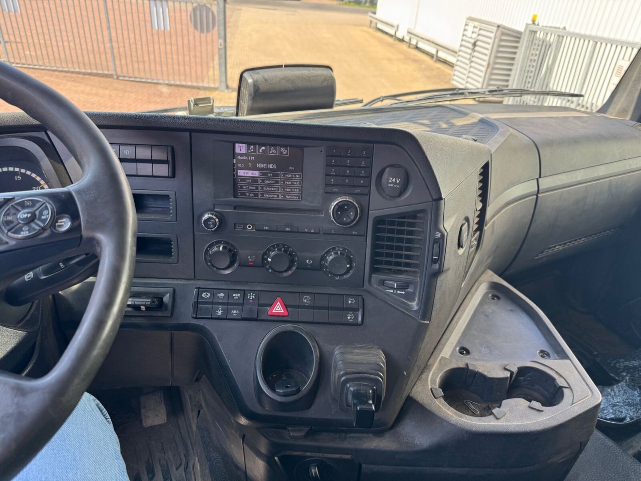 Mercedes-Benz Arocs 3243 K 8x4/4 Arocs 3243 K 8x4/4, Alu-Bordwände - Damperli kamyon: fotoğraf 3 Mercedes-Benz Arocs 3243 K 8x4/4 Arocs 3243 K 8x4/4, Alu-Bordwände - Damperli kamyon: fotoğraf 3