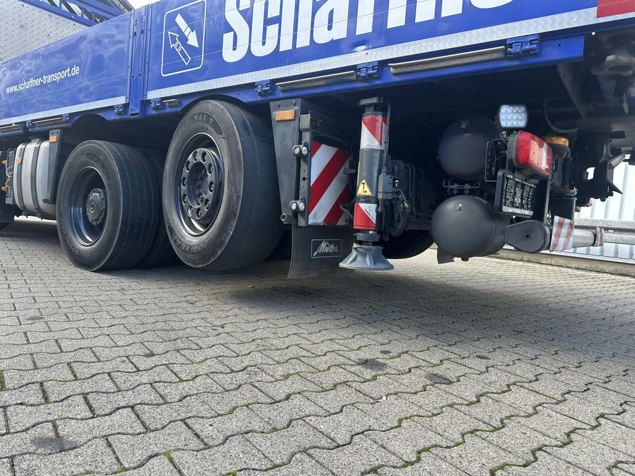 Mercedes-Benz Arocs 3245 L 8x2/6 Arocs 3245 L 8x2/6, Kran Fassi F 545 RA 2.26 XE, Jib, Funk 29,7 m - 400 kg - Vinçli kamyon, Sal/ Açık kasa kamyon: fotoğraf 4 Mercedes-Benz Arocs 3245 L 8x2/6 Arocs 3245 L 8x2/6, Kran Fassi F 545 RA 2.26 XE, Jib, Funk 29,7 m - 400 kg - Vinçli kamyon, Sal/ Açık kasa kamyon: fotoğraf 4