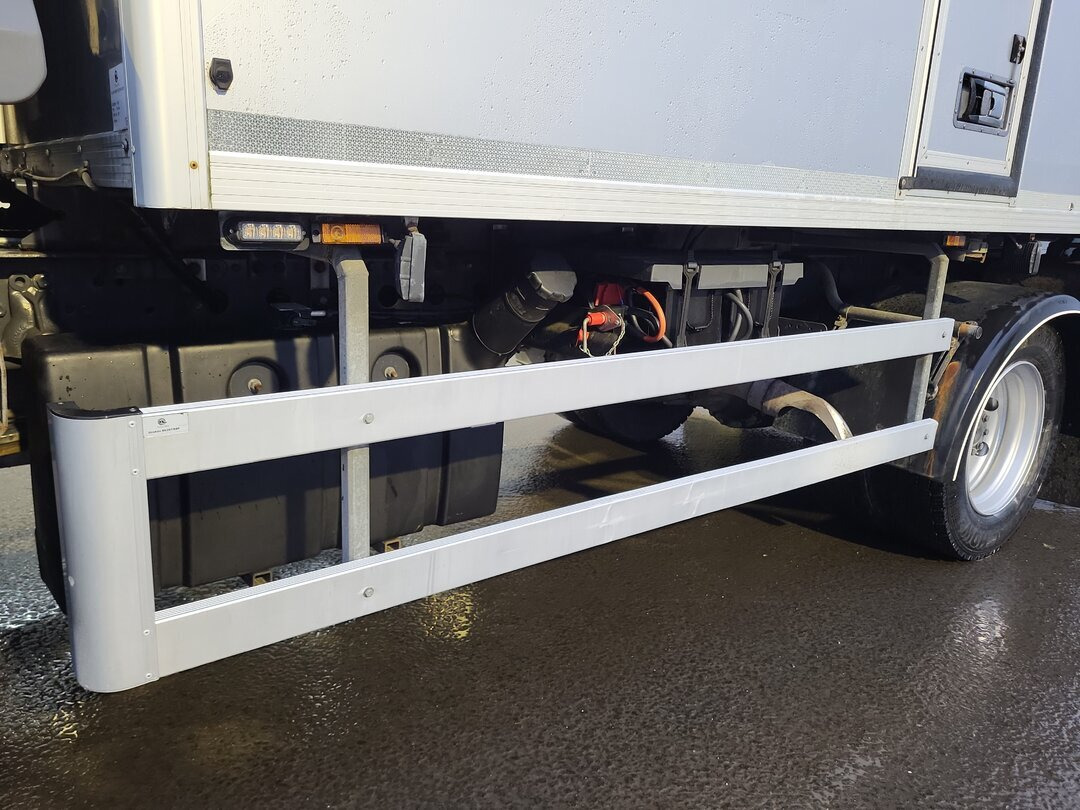 Mercedes-Benz Atego 1330 4x4 Atego 1330 4x4, Iso-Koffer mit Heizung und LBW - Kapalı kasa kamyon: fotoğraf 4 Mercedes-Benz Atego 1330 4x4 Atego 1330 4x4, Iso-Koffer mit Heizung und LBW - Kapalı kasa kamyon: fotoğraf 4