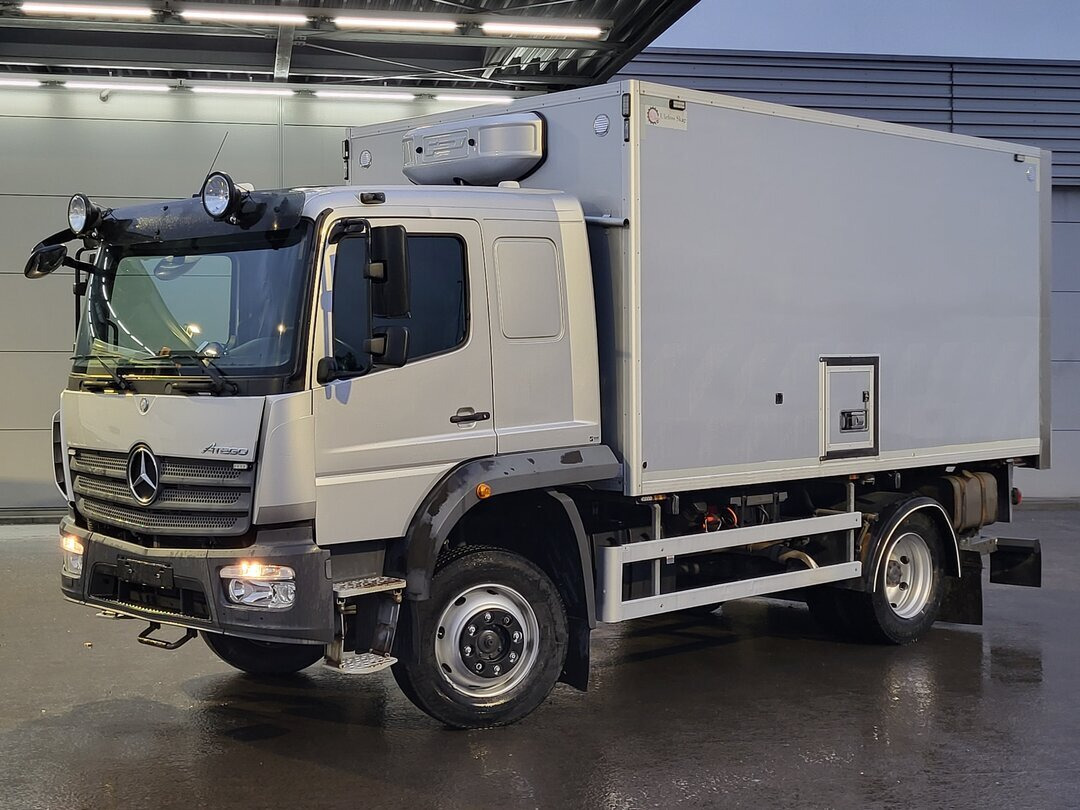 Mercedes-Benz Atego 1330 4x4 Atego 1330 4x4, Iso-Koffer mit Heizung und LBW - Kapalı kasa kamyon: fotoğraf 1 Mercedes-Benz Atego 1330 4x4 Atego 1330 4x4, Iso-Koffer mit Heizung und LBW - Kapalı kasa kamyon: fotoğraf 1