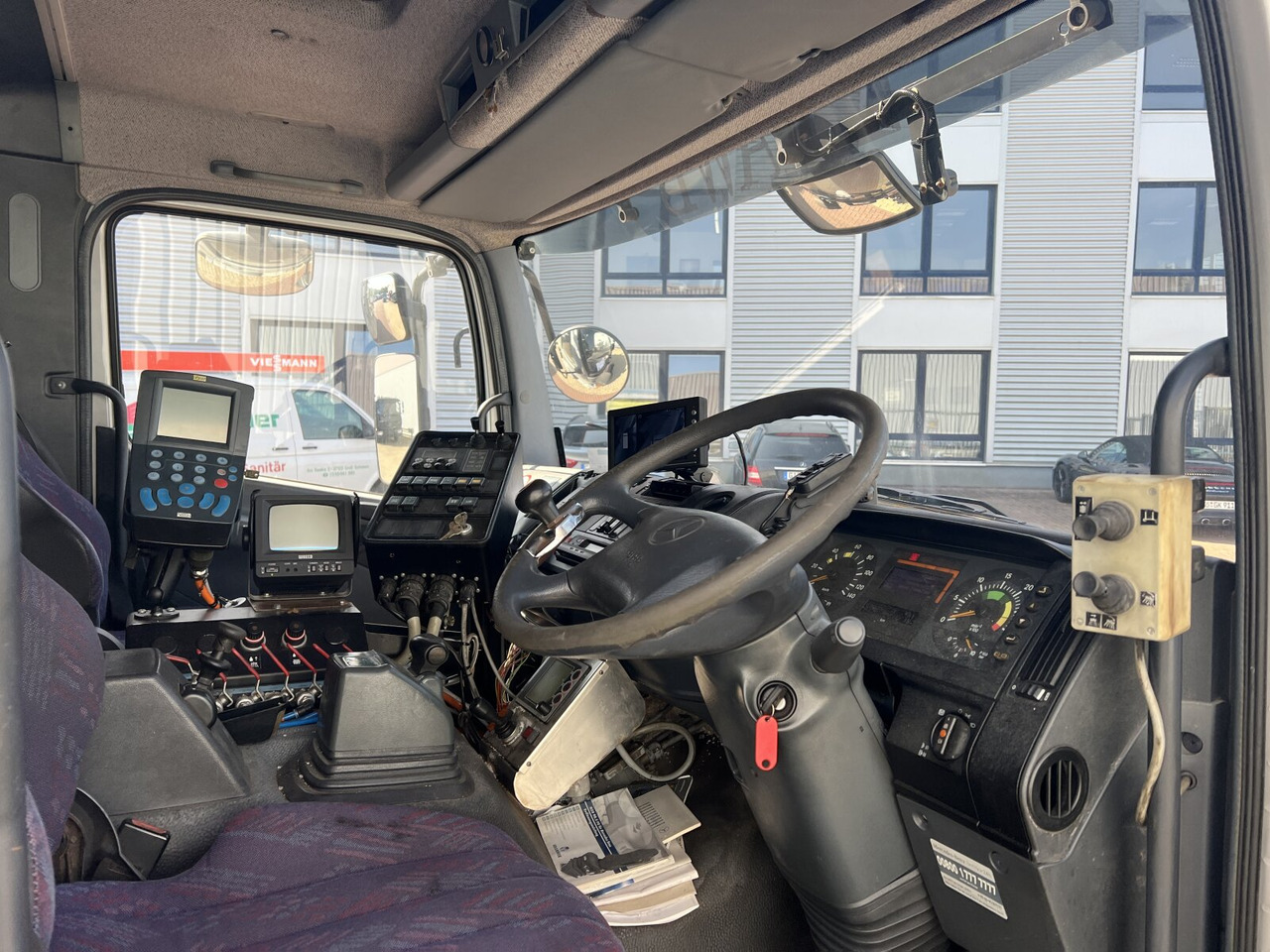 Mercedes-Benz Atego 1828 L 4x2 Atego 1828 L 4x2, Rechtslenker, Winterdienstaustattung - Şasi kamyon: fotoğraf 4 Mercedes-Benz Atego 1828 L 4x2 Atego 1828 L 4x2, Rechtslenker, Winterdienstaustattung - Şasi kamyon: fotoğraf 4