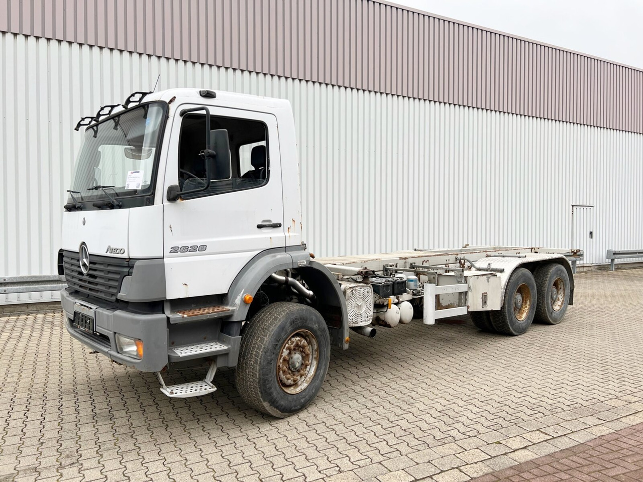 Mercedes-Benz Atego 2628 K 6x4 Atego 2628 K 6x4, 6-Zylinder - Şasi kamyon: fotoğraf 1 Mercedes-Benz Atego 2628 K 6x4 Atego 2628 K 6x4, 6-Zylinder - Şasi kamyon: fotoğraf 1