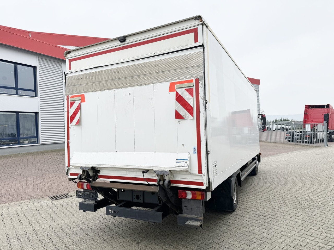 Kapalı kasa kamyon Mercedes-Benz Atego 816 4x2 Atego 816 4x2 mit LBW BÄR: fotoğraf 8