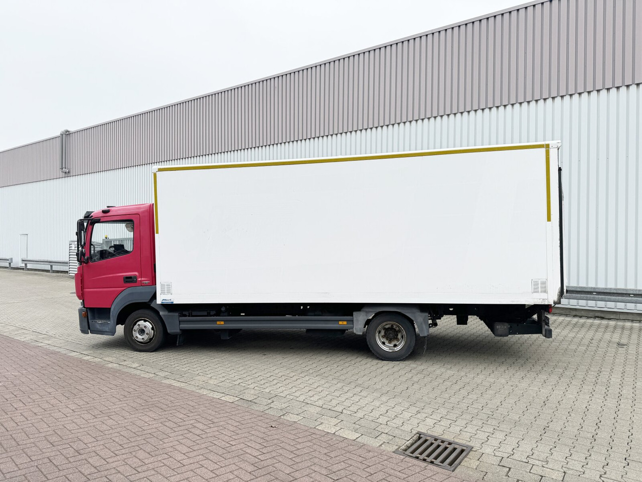 Kapalı kasa kamyon Mercedes-Benz Atego 816 4x2 Atego 816 4x2 mit LBW BÄR: fotoğraf 13