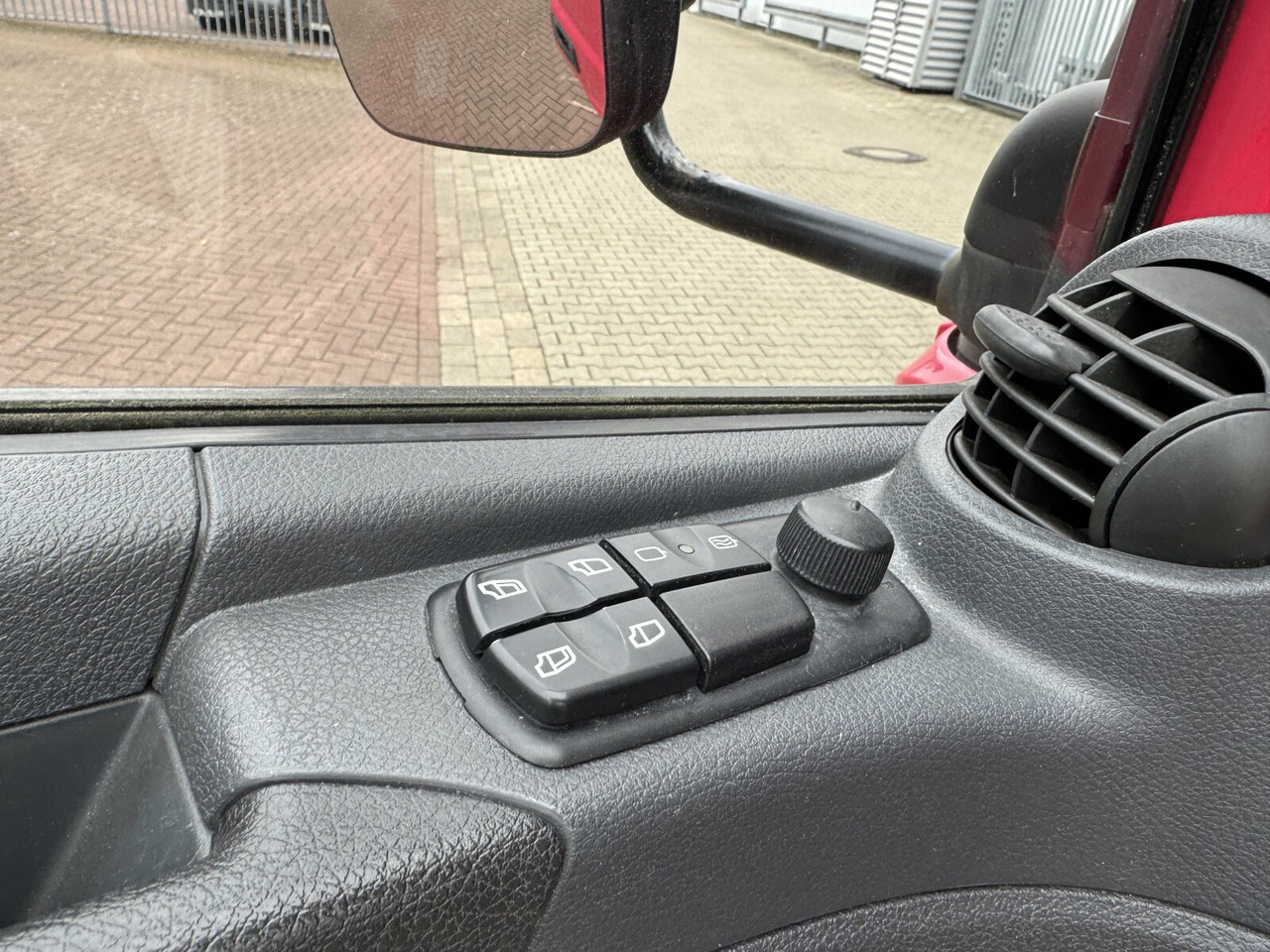 Kapalı kasa kamyon Mercedes-Benz Atego 816 4x2 Atego 816 4x2 mit LBW BÄR: fotoğraf 4