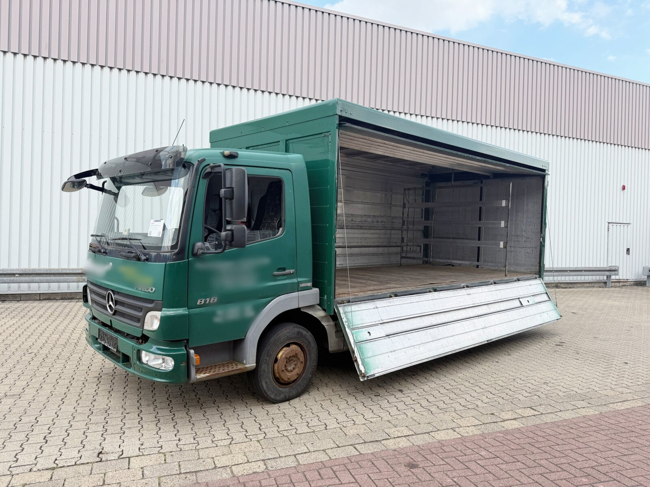 Mercedes-Benz Atego 818 L 4x2 Atego 818 L 4x2, Getränkekoffer, 2x AHK - Kapalı kasa kamyon: fotoğraf 1 Mercedes-Benz Atego 818 L 4x2 Atego 818 L 4x2, Getränkekoffer, 2x AHK - Kapalı kasa kamyon: fotoğraf 1