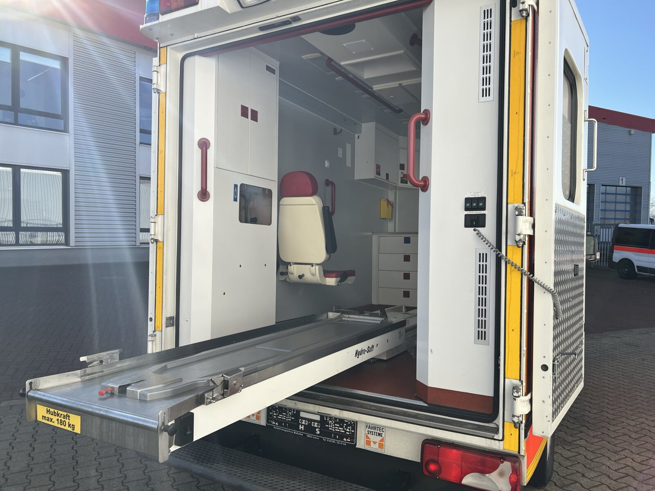 Ambulans arabası Mercedes-Benz Sprinter 516 CDI 4x2 Sprinter 516 CDI 4x2, Rettungswagen, Retarder: fotoğraf 6