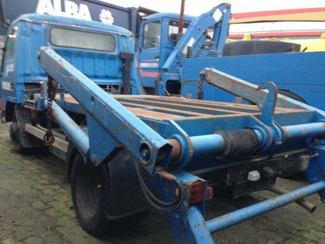 Mitsubishi Canter 4x2 - Hidrolift kamyon: fotoğraf 5 Mitsubishi Canter 4x2 - Hidrolift kamyon: fotoğraf 5