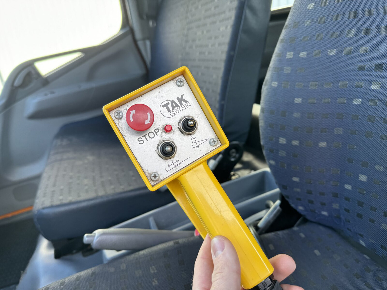 Mitsubishi Canter Fuso 6C15D 4x2 Doka Canter Fuso 6C15D 4x2 Doka, City-Abroller - Kancalı yükleyici kamyon: fotoğraf 4 Mitsubishi Canter Fuso 6C15D 4x2 Doka Canter Fuso 6C15D 4x2 Doka, City-Abroller - Kancalı yükleyici kamyon: fotoğraf 4