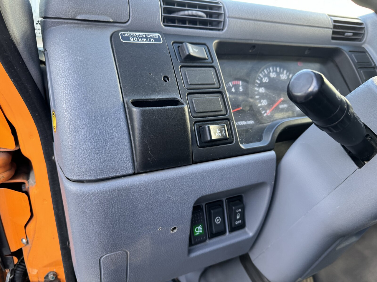 Mitsubishi Canter Fuso 6C15D 4x2 Doka Canter Fuso 6C15D 4x2 Doka, City-Abroller - Kancalı yükleyici kamyon: fotoğraf 5 Mitsubishi Canter Fuso 6C15D 4x2 Doka Canter Fuso 6C15D 4x2 Doka, City-Abroller - Kancalı yükleyici kamyon: fotoğraf 5