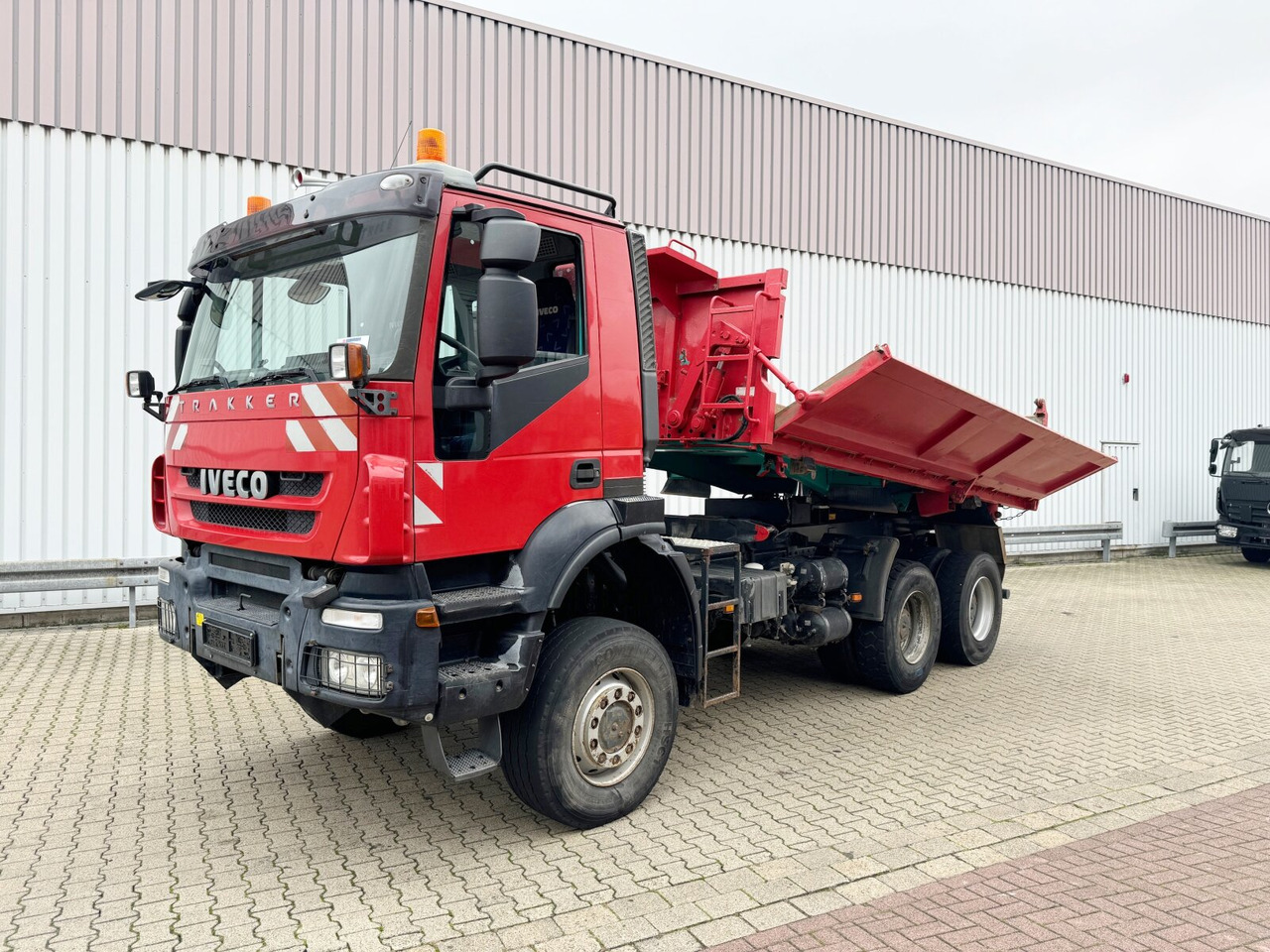 Trakker AD260T45W 6x6 Trakker AD260T45W 6x6, Bordmatik - Damperli kamyon: fotoğraf 1 Trakker AD260T45W 6x6 Trakker AD260T45W 6x6, Bordmatik - Damperli kamyon: fotoğraf 1
