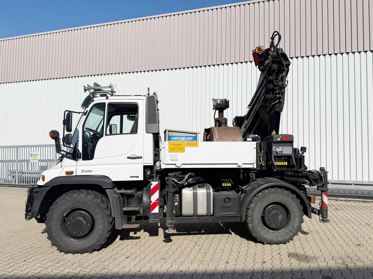 Unimog U400 4x4 U400 4x4, Frontzapfwelle, Heckkran Hiab XS 144-E4 HiDuo, Seilwinde, Funk - Mobil vinç: fotoğraf 4 Unimog U400 4x4 U400 4x4, Frontzapfwelle, Heckkran Hiab XS 144-E4 HiDuo, Seilwinde, Funk - Mobil vinç: fotoğraf 4
