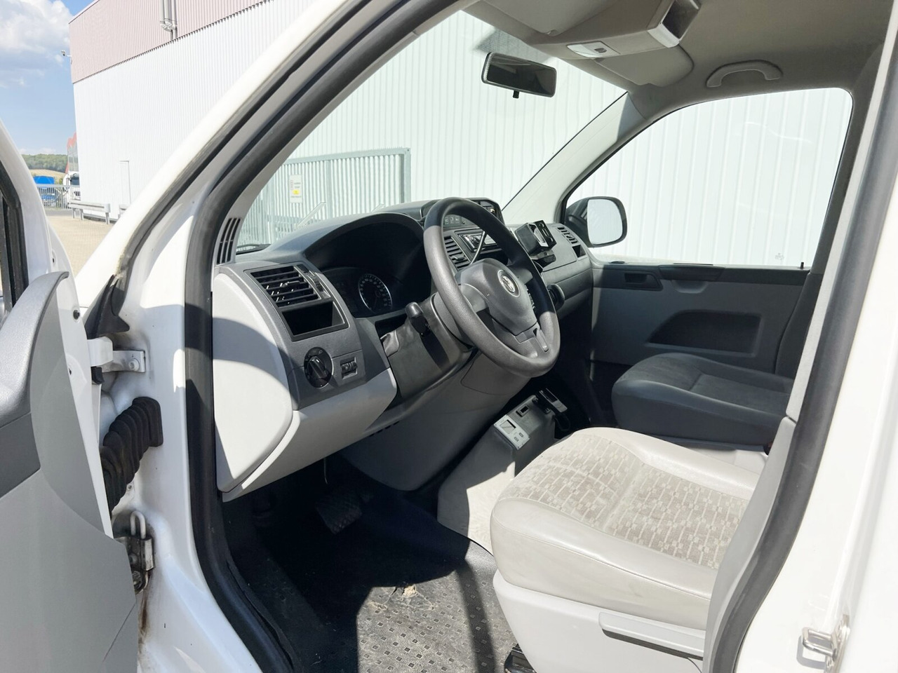 Volkswagen T5 2.0 TDI 4x2 T5 2.0 TDI 4x2, Krankenwagen - Ambulans arabası: fotoğraf 3 Volkswagen T5 2.0 TDI 4x2 T5 2.0 TDI 4x2, Krankenwagen - Ambulans arabası: fotoğraf 3