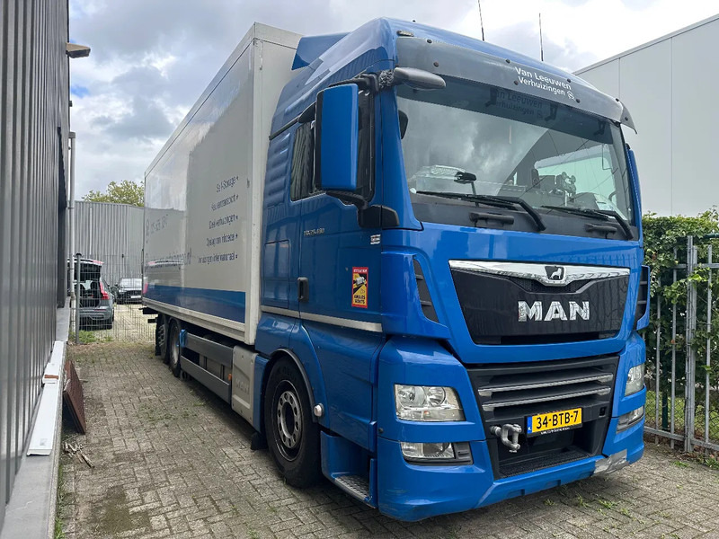 MAN TGX TGX 26 460 + 6X2 + LIFT + DAMAGED ENGINE - Kapalı kasa kamyon: fotoğraf 4 MAN TGX TGX 26 460 + 6X2 + LIFT + DAMAGED ENGINE - Kapalı kasa kamyon: fotoğraf 4
