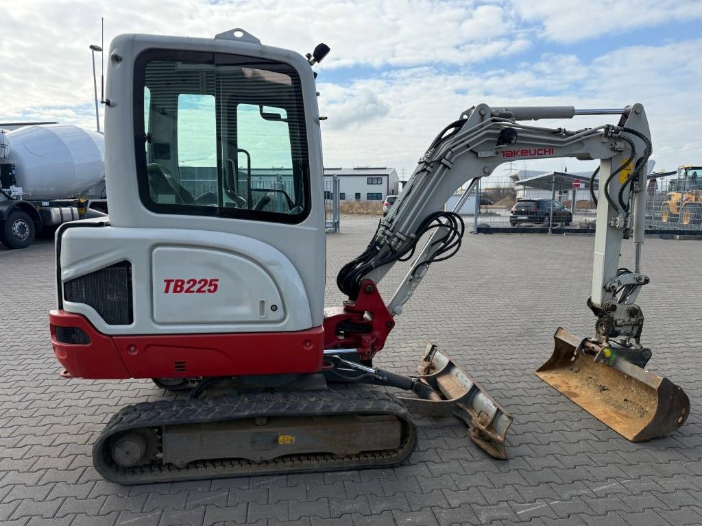 Takeuchi TB 225 V3 - Mini ekskavatör: fotoğraf 5 Takeuchi TB 225 V3 - Mini ekskavatör: fotoğraf 5