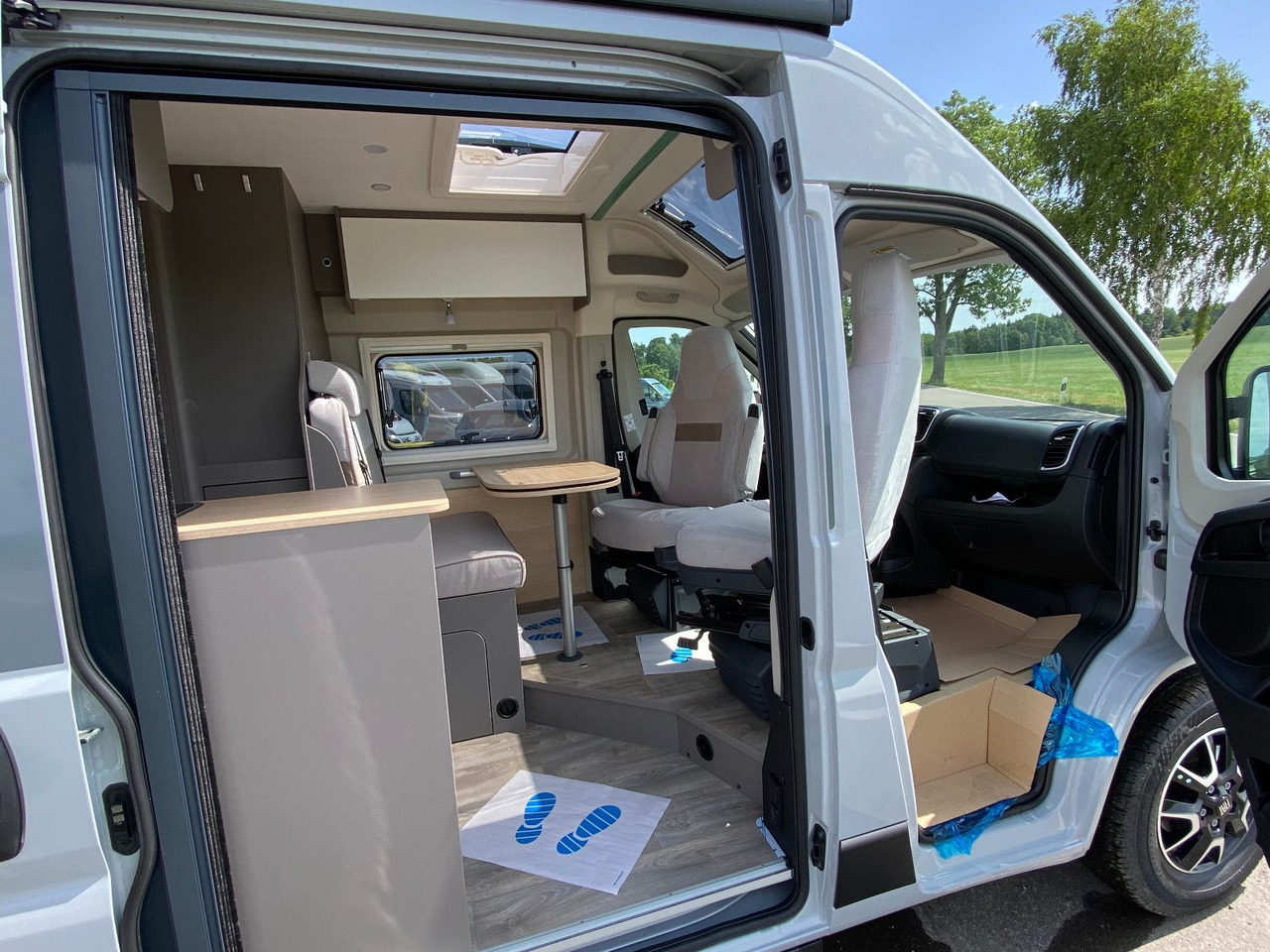 Camper van Carado CV 600 Dieselstandheizung, Skyroof, white Label: fotoğraf 11