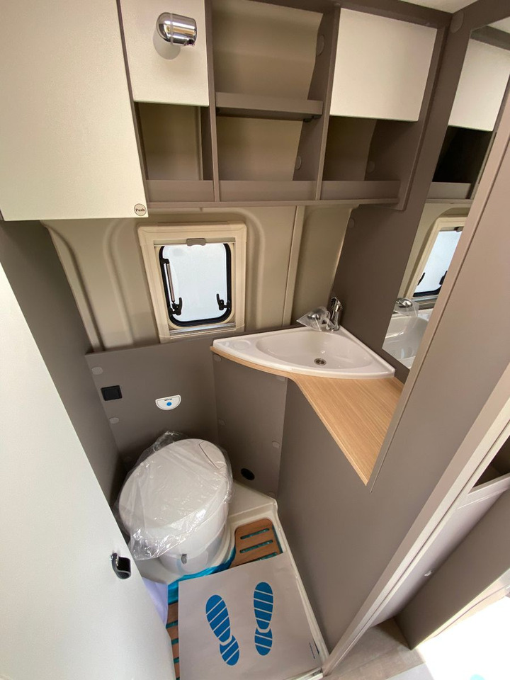 Camper van Carado CV 600 Dieselstandheizung, Skyroof, white Label: fotoğraf 13