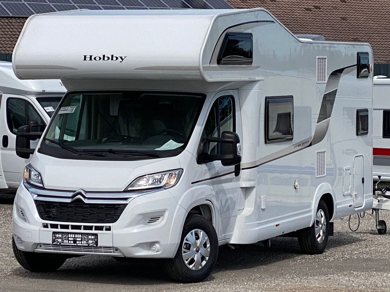 Hobby A 65 KM - Alkovenli karavan: fotoğraf 3 Hobby A 65 KM - Alkovenli karavan: fotoğraf 3