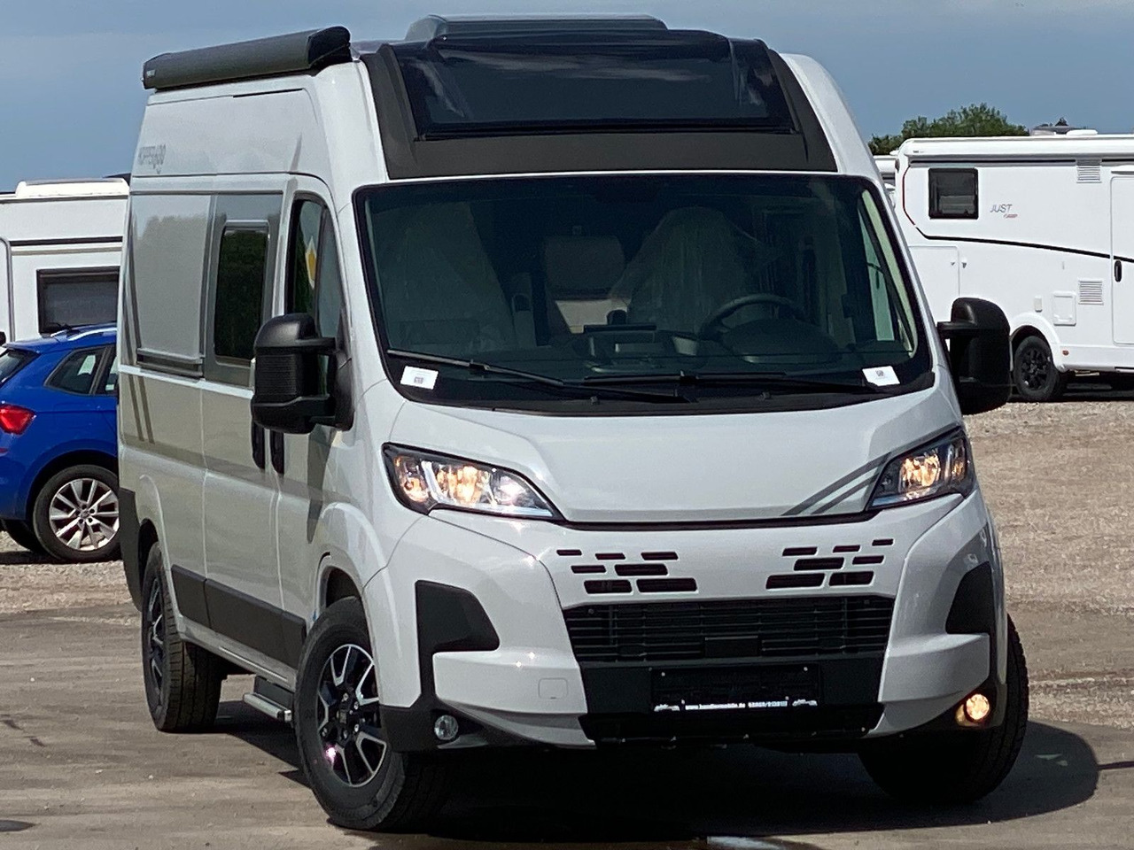 LMC INNOVAN 600 ,Dieselheizung,Modell 25 Skyroof - Camper van: fotoğraf 3 LMC INNOVAN 600 ,Dieselheizung,Modell 25 Skyroof - Camper van: fotoğraf 3