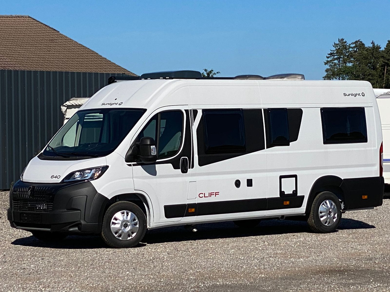 Sunlight Cliff 640 mit Längsbetten,Modell 25 - Camper van: fotoğraf 4 Sunlight Cliff 640 mit Längsbetten,Modell 25 - Camper van: fotoğraf 4