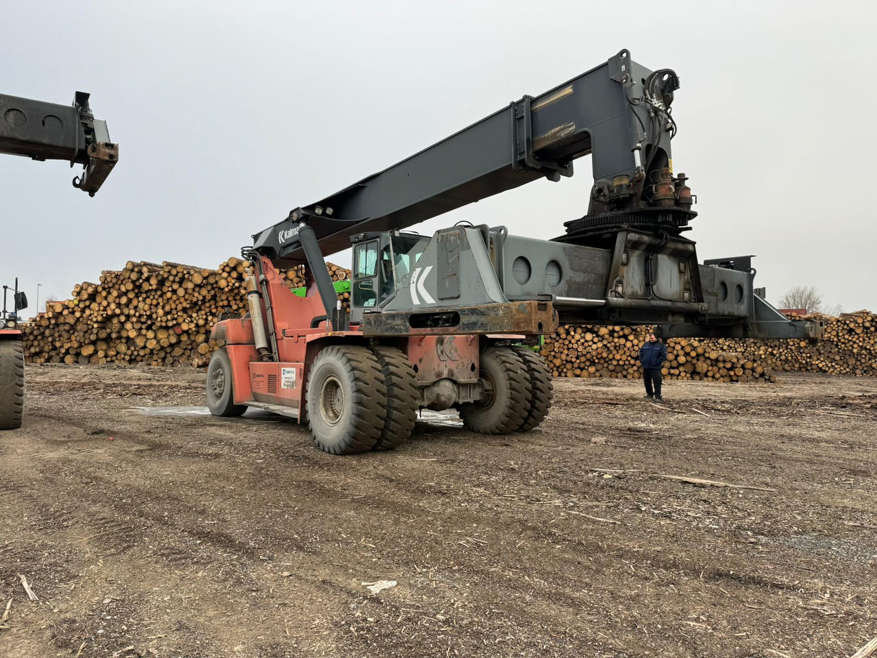 KALMAR DRF420-60S5 BJ: 2007 BStd: 32773h - Konteyner forklift: fotoğraf 1 KALMAR DRF420-60S5 BJ: 2007 BStd: 32773h - Konteyner forklift: fotoğraf 1