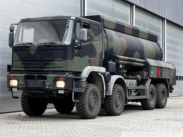Iveco 340E42 8x8 - Tanker kamyon: fotoğraf 1 Iveco 340E42 8x8 - Tanker kamyon: fotoğraf 1