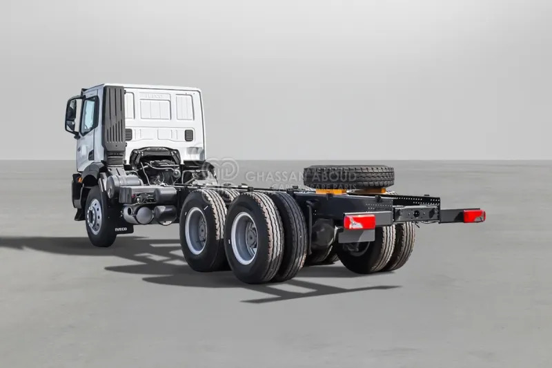 Iveco T-WAY AD380T47H 6x4 R24 Tyres Chassis - Barcelona Stock - Şasi kamyon: fotoğraf 2 Iveco T-WAY AD380T47H 6x4 R24 Tyres Chassis - Barcelona Stock - Şasi kamyon: fotoğraf 2