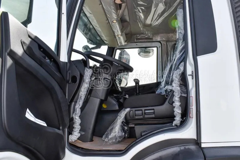 Iveco T-WAY AD380T47H 6x4 R24 Tyres Chassis - Barcelona Stock - Şasi kamyon: fotoğraf 4 Iveco T-WAY AD380T47H 6x4 R24 Tyres Chassis - Barcelona Stock - Şasi kamyon: fotoğraf 4