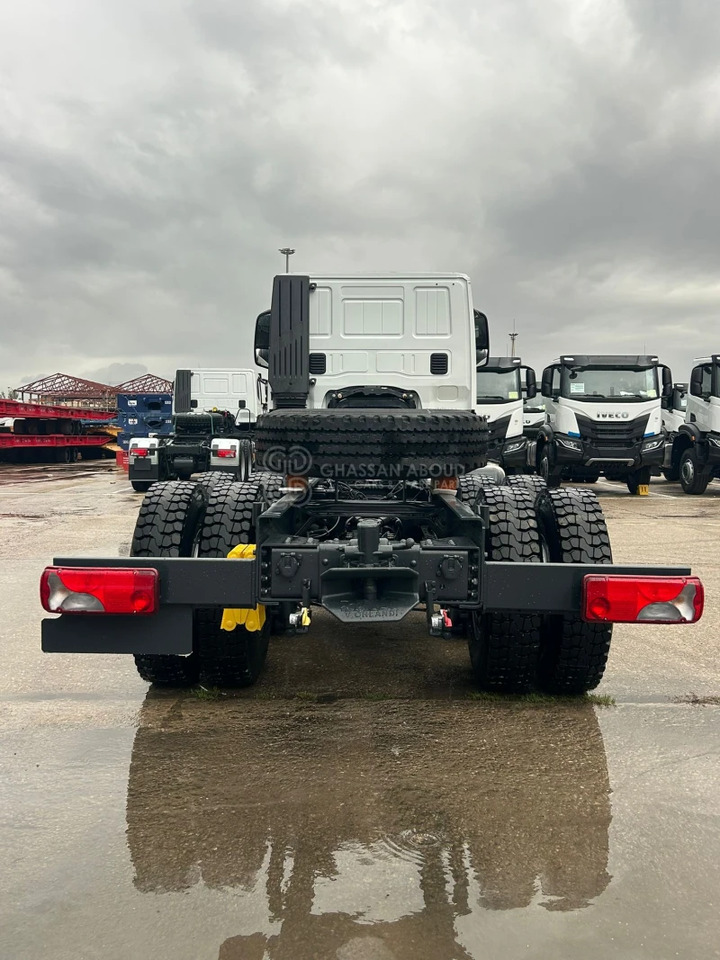 Iveco T-WAY AT380T43H 6x4 R20 Tyres Chassis - Barcelona Stock - Şasi kamyon: fotoğraf 4 Iveco T-WAY AT380T43H 6x4 R20 Tyres Chassis - Barcelona Stock - Şasi kamyon: fotoğraf 4