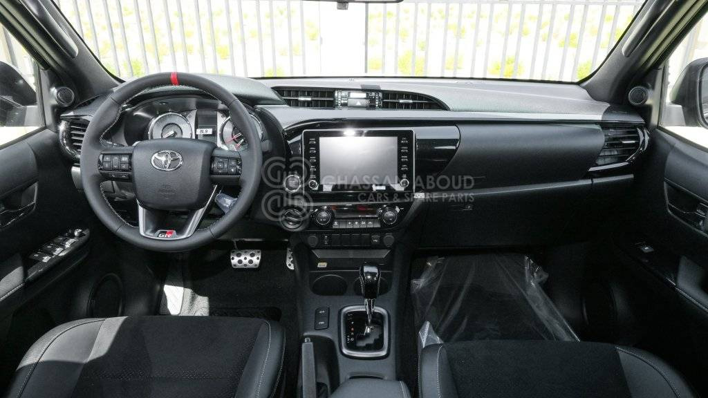 TOYOTA HILUX DC 2.8L DIESEL 4X4 GR-S A/T MY24 - Pikap: fotoğraf 5 TOYOTA HILUX DC 2.8L DIESEL 4X4 GR-S A/T MY24 - Pikap: fotoğraf 5