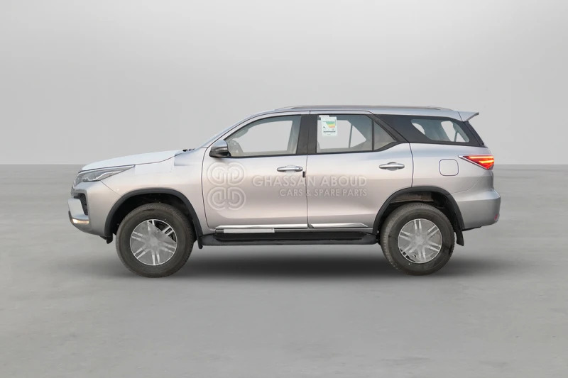 Toyota Fortuner 4x4 - SUV: fotoğraf 3 Toyota Fortuner 4x4 - SUV: fotoğraf 3