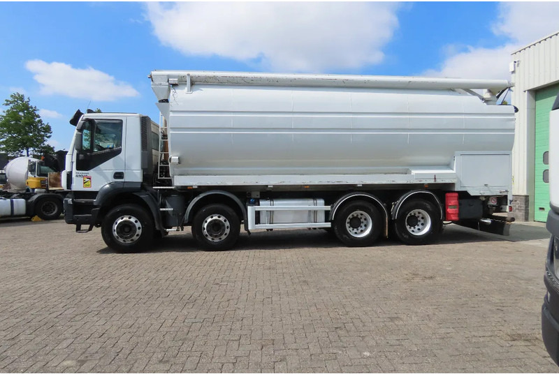 Iveco Eurotrakker 410 8x4. Light damages, 100% all working. 100% drivable - Tanker kamyon: fotoğraf 4 Iveco Eurotrakker 410 8x4. Light damages, 100% all working. 100% drivable - Tanker kamyon: fotoğraf 4