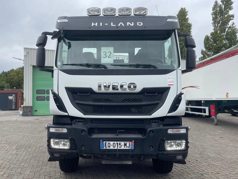 Iveco Trakker 410 PTO RETARDER, 8x4 , 442000 km! - Şasi kamyon: fotoğraf 2 Iveco Trakker 410 PTO RETARDER, 8x4 , 442000 km! - Şasi kamyon: fotoğraf 2