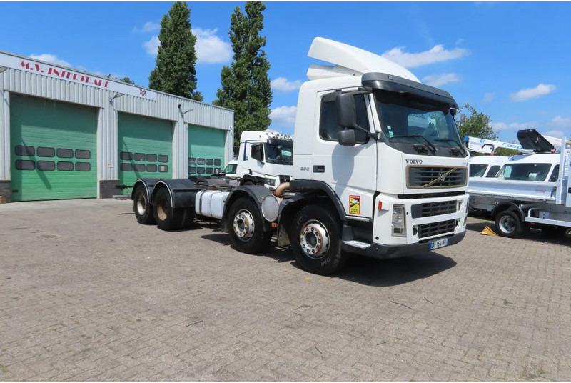 Volvo FM 12.380 8x4 FULL SPRING. 100% condition! - Şasi kamyon: fotoğraf 4 Volvo FM 12.380 8x4 FULL SPRING. 100% condition! - Şasi kamyon: fotoğraf 4