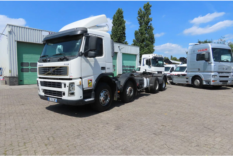Volvo FM 12.380 8x4 FULL SPRING. 100% condition! - Şasi kamyon: fotoğraf 2 Volvo FM 12.380 8x4 FULL SPRING. 100% condition! - Şasi kamyon: fotoğraf 2