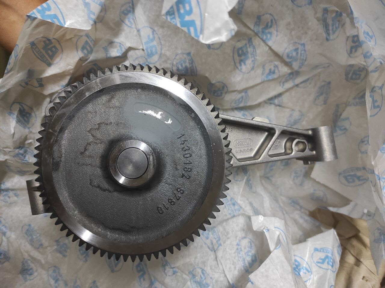 Scania 1746266 Scania truck - Yağ pompası - Kamyon: fotoğraf 3 Scania 1746266 Scania truck - Yağ pompası - Kamyon: fotoğraf 3