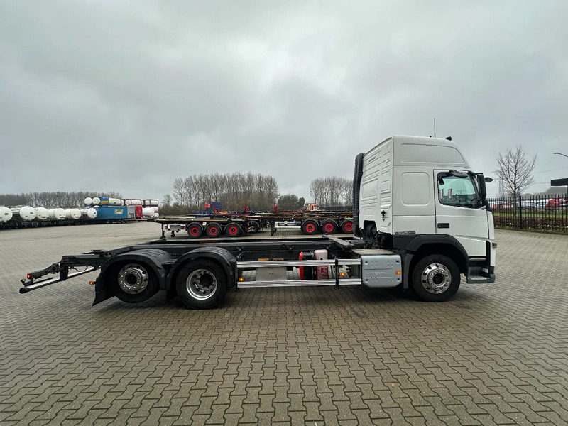 Volvo FM 380 Globetrotter 6x2, ADR (FL, AT, OX), LIFT/STEER, 636.183km - Şasi kamyon: fotoğraf 4 Volvo FM 380 Globetrotter 6x2, ADR (FL, AT, OX), LIFT/STEER, 636.183km - Şasi kamyon: fotoğraf 4